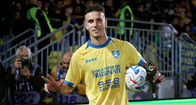 La tripletta di Raimondo fa volare il Frosinone, 4-2 al Sassuolo