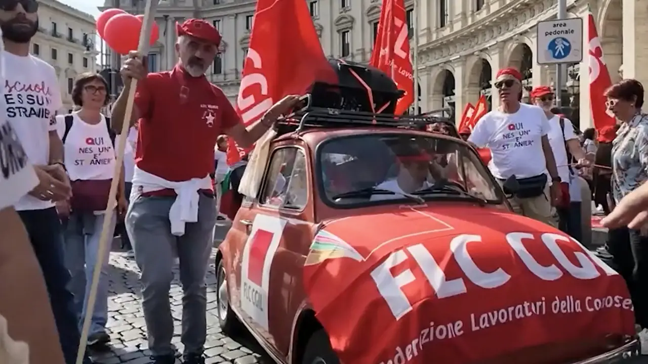 Migliaia in piazza a Roma per lavoro, pace e Costituzione