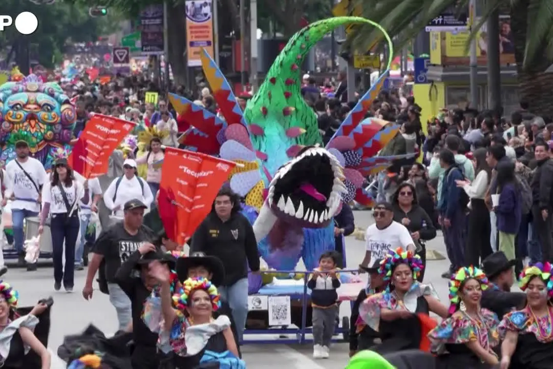 Messico, la parata degli “alebrijes” colora la capitale verso il Giorno dei Morti