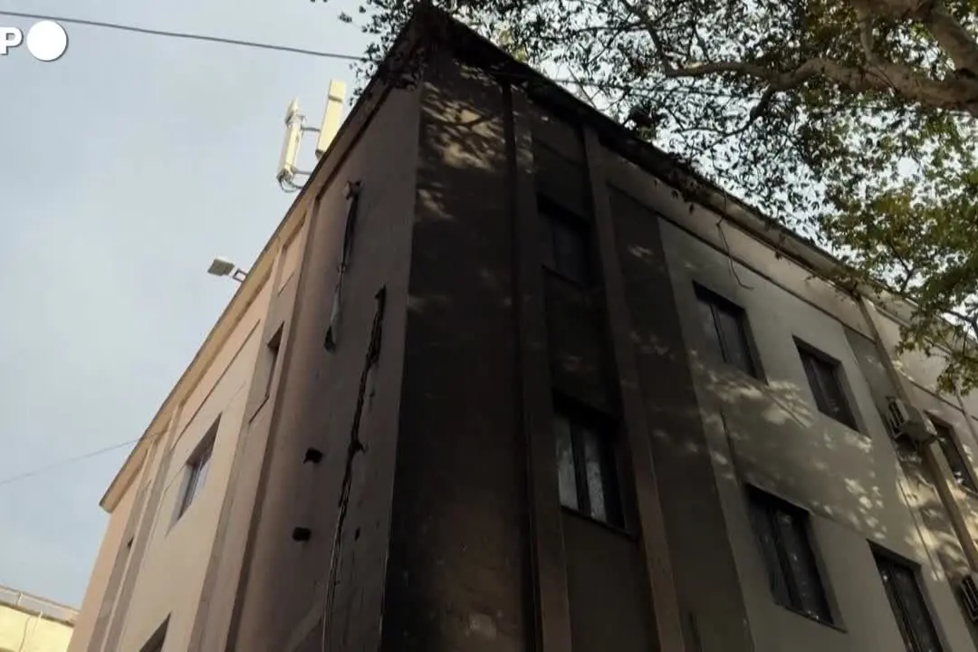 Sale la tensione a Tirana, ieri molotov contro la Banca centrale e la Corte suprema