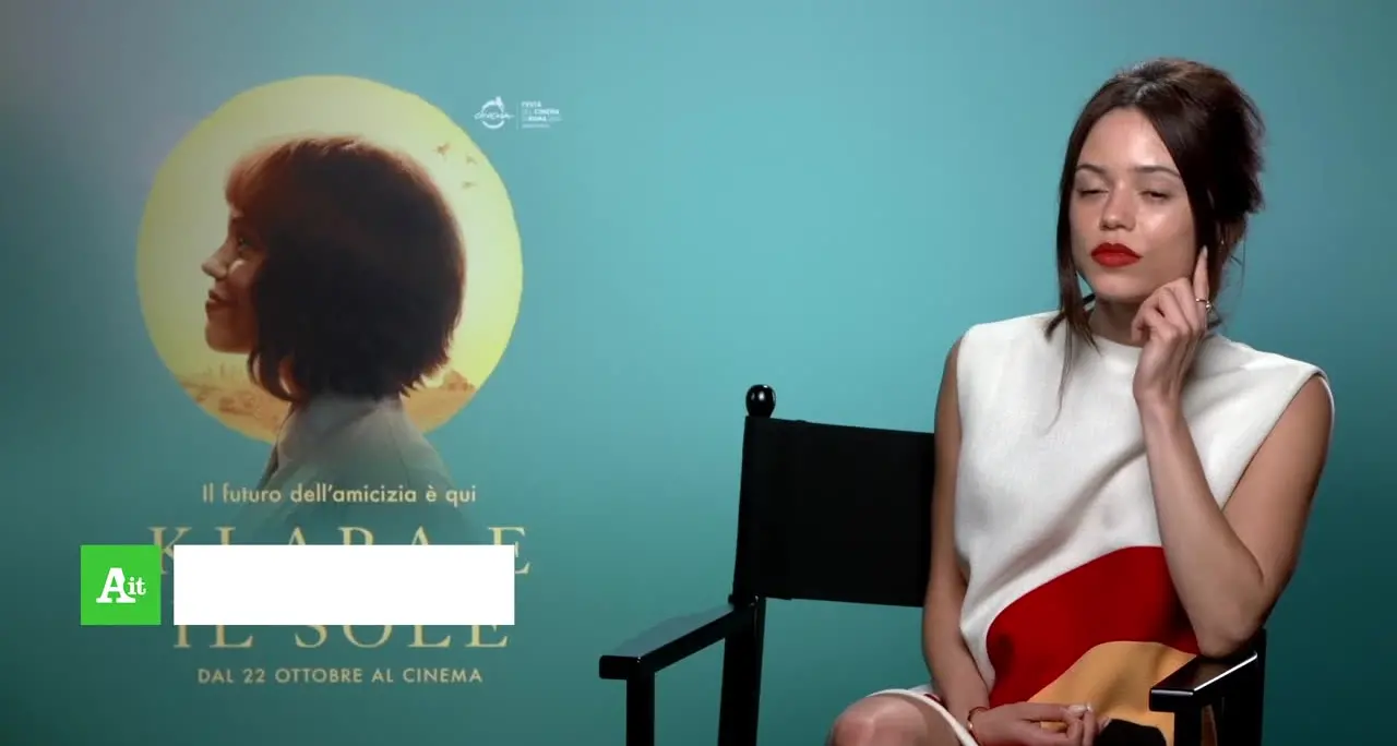 Jenna Ortega cambia pelle dopo Mercoledì con “Klara e il Sole”, ora è un’androide