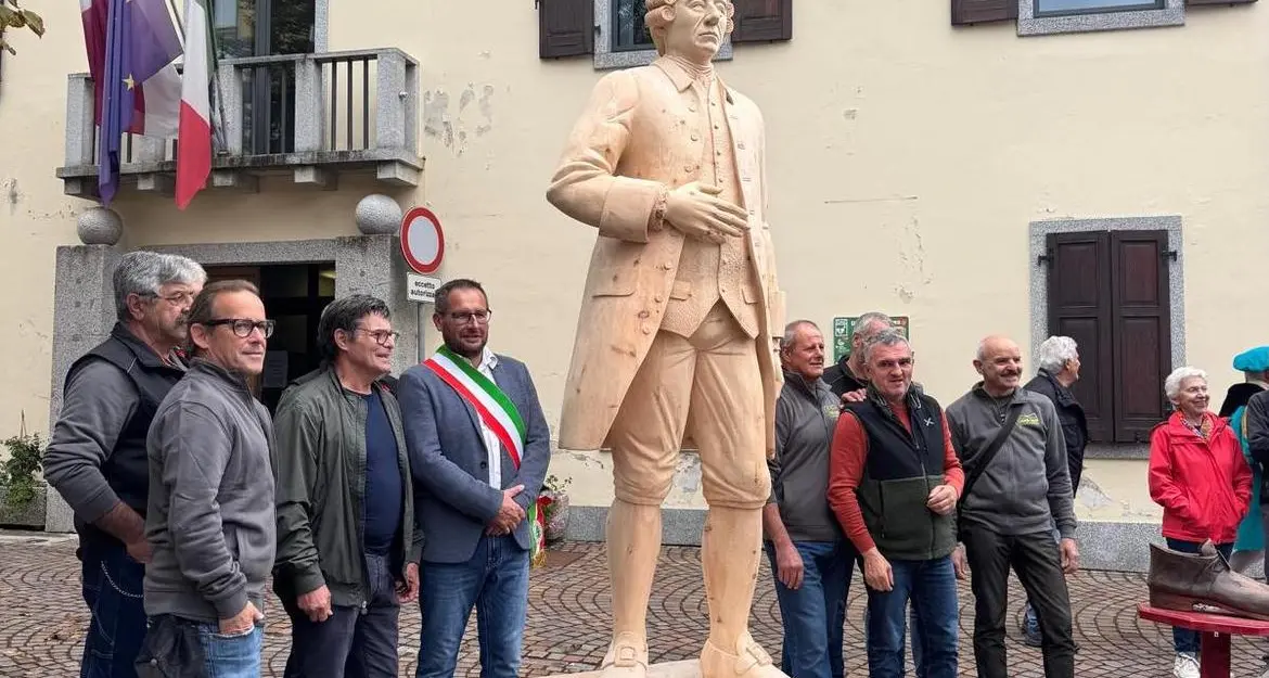 Bezzecca celebra il suo gigante: una statua di 2,64 metri per Bernardo Gigli