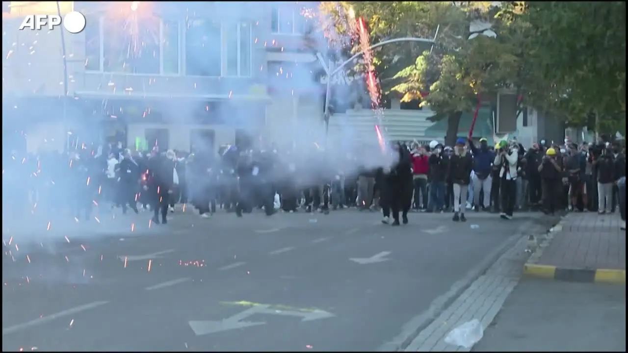Albania, sesto giorno di proteste a Tirana: Edi Rama rifiuta le dimissioni