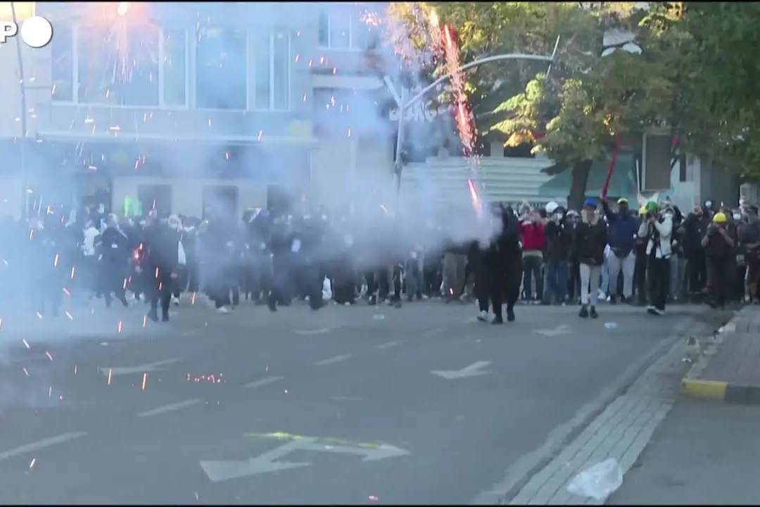 Albania, sesto giorno di proteste a Tirana: Edi Rama rifiuta le dimissioni