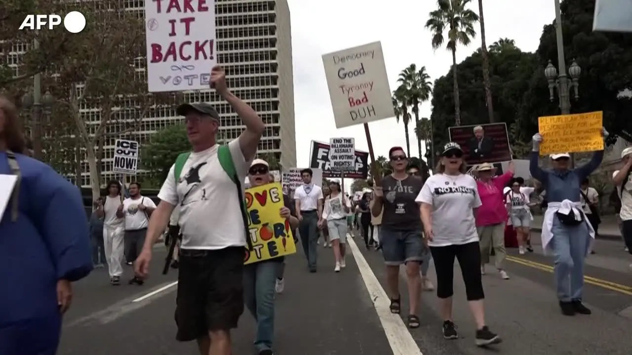 Stati Uniti, manifestazione contro Trump nel centro di Los Angeles