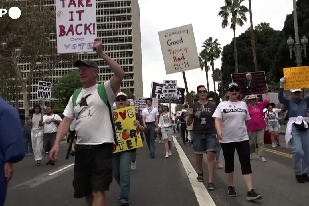 Stati Uniti, manifestazione contro Trump nel centro di Los Angeles