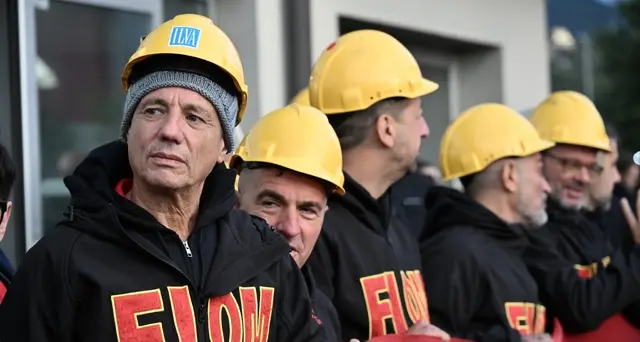 Lavoratori dell'ex Ilva di Cornigliano occupano l'aeroporto di Genova