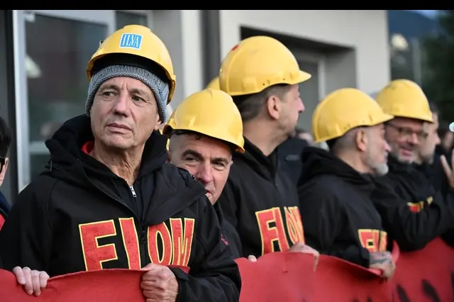 Lavoratori dell'ex Ilva di Cornigliano occupano l'aeroporto di Genova