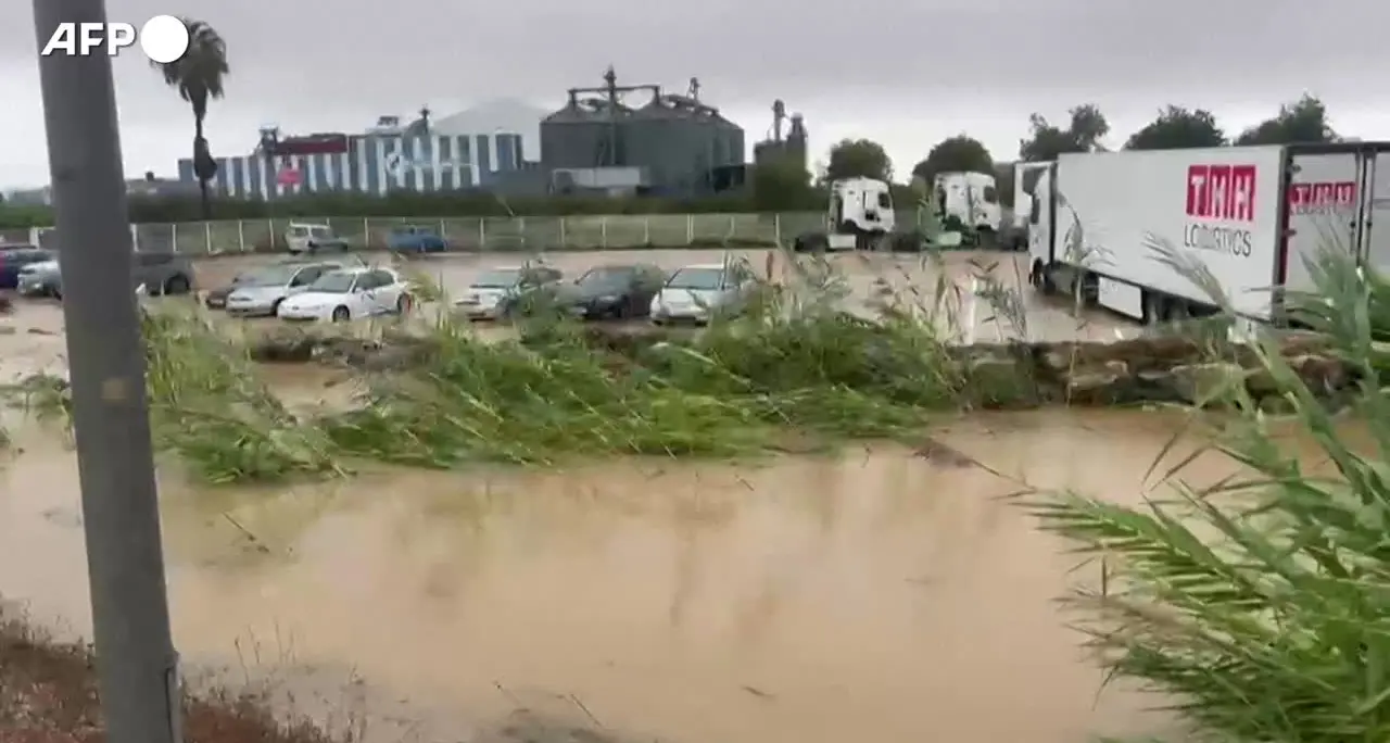 Spagna, gravi inondazioni nella provincia di Valencia dopo le piogge torrenziali