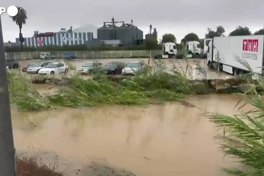 Spagna, gravi inondazioni nella provincia di Valencia dopo le piogge torrenziali