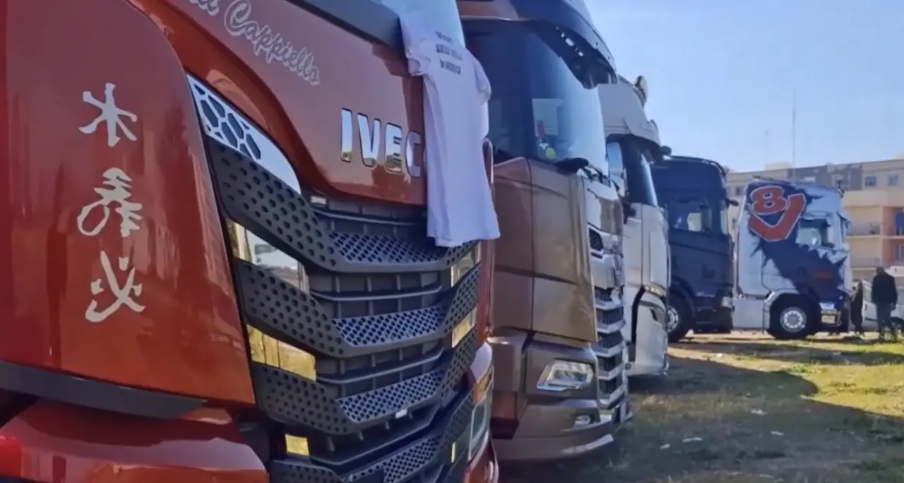 Autotrasportatori in piazza a Bari: \"Grande disagio che ricadrà sui consumatori\"