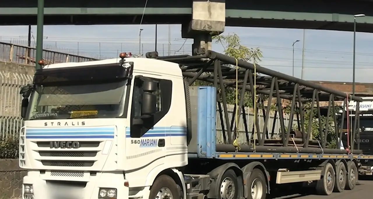 Autotrasportatori bloccano il porto di Napoli: \"Carovita riguarda tutti\"