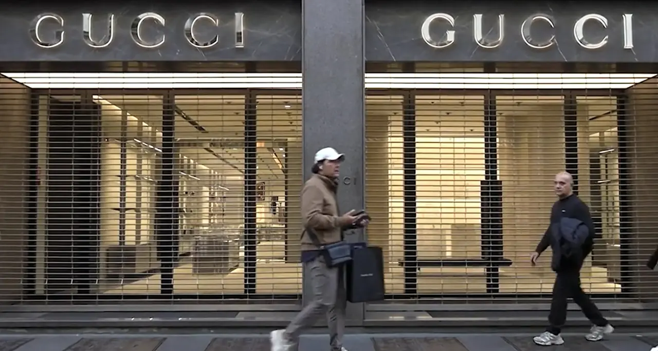 Paura di nuovi disordini a Milano, chiudono i negozi del lusso
