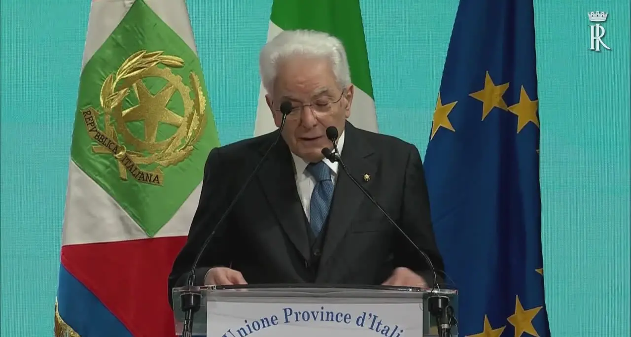 Mattarella: “Violenze inaccettabili, piena solidarietà alle forze dell’ordine”
