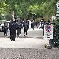 Trento, parte la protesta degli studenti: molti già in piazza, polizia a distanza