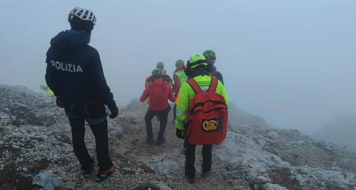 Ferita sul Col Cornon, soccorritori a piedi per ore nella nebbia