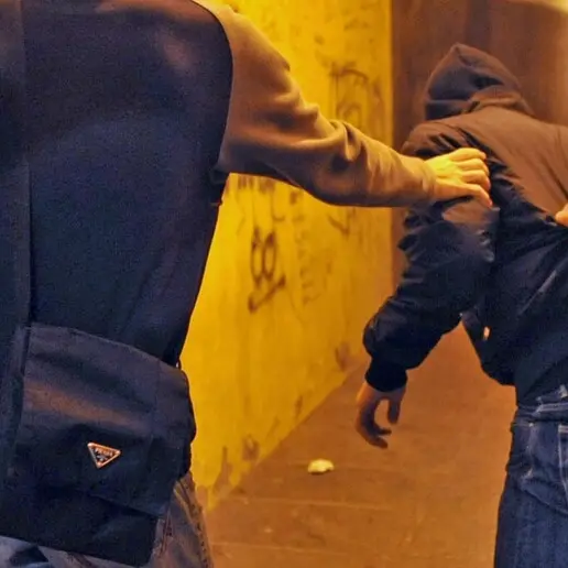 Arco, picchiato fuori dalla discoteca denuncia il buttafuori: assolto, i testimoni lo scagionano