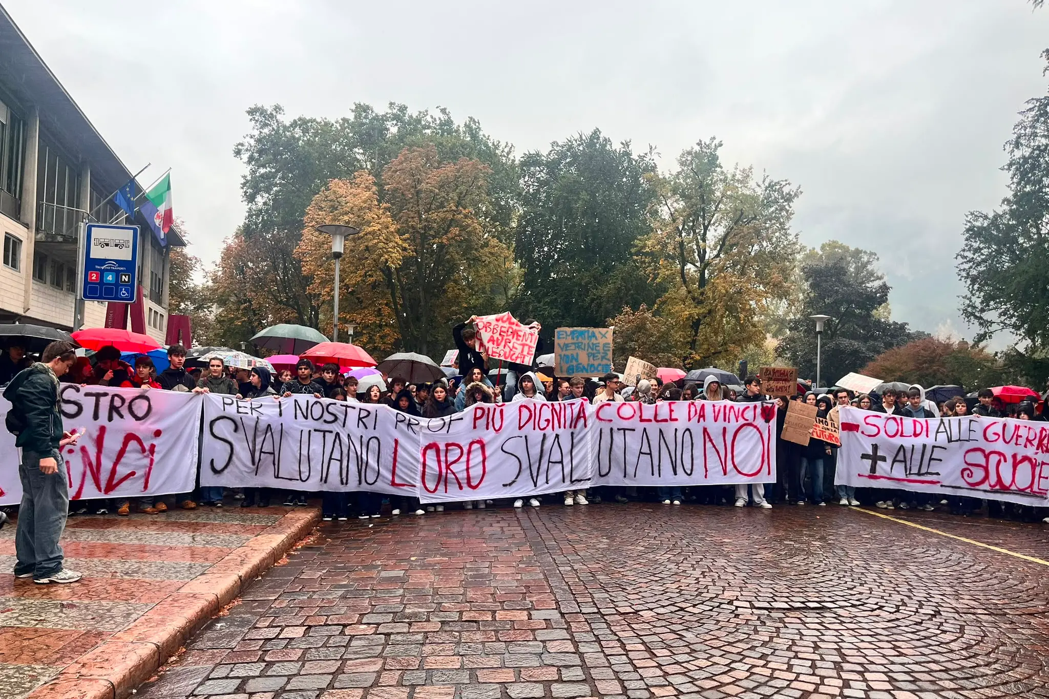 Gli studenti di Trento uniti per rivendicare i diritti sulla scuola e sul loro futuro