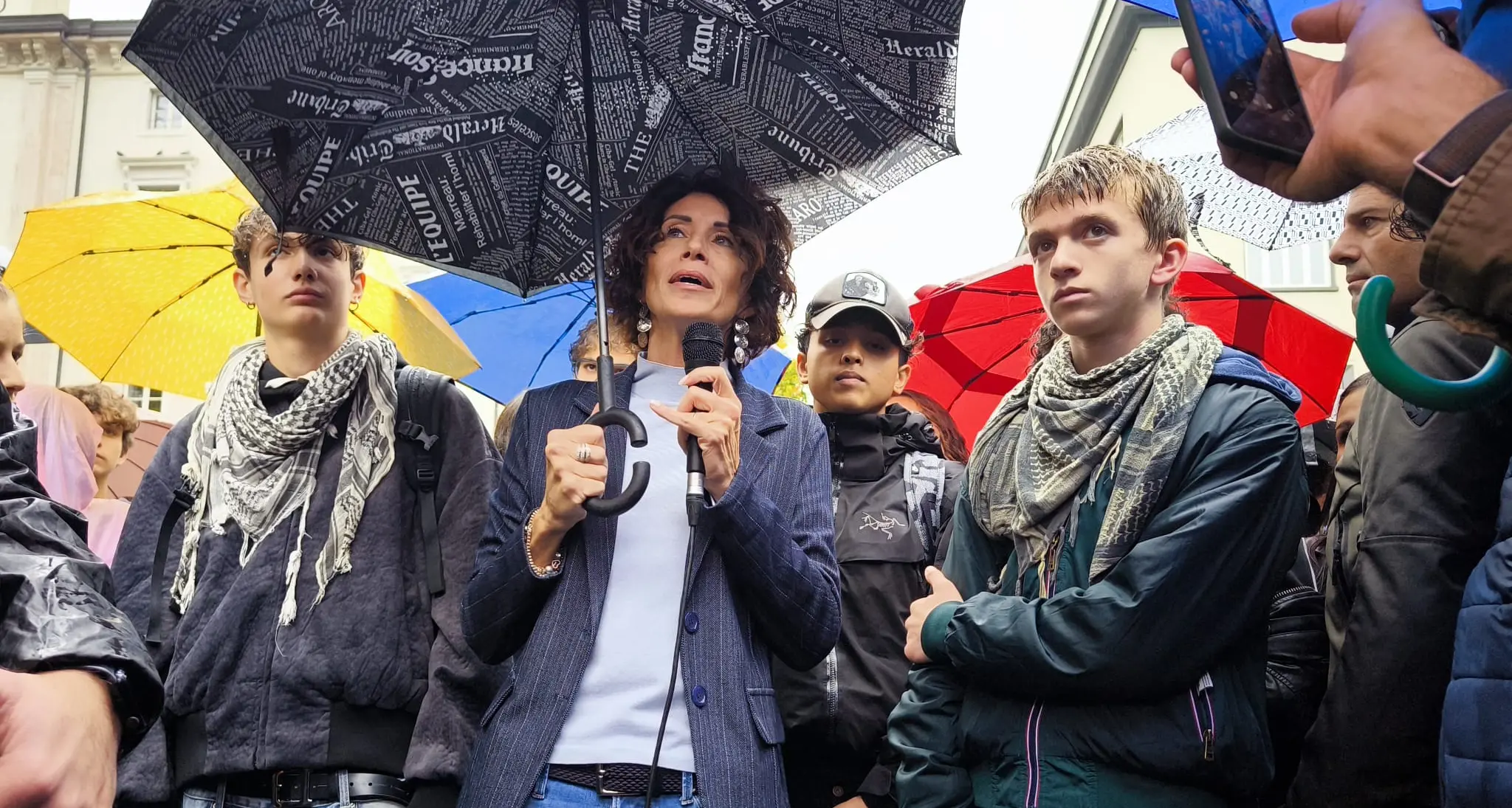 Gerosa chiamata in piazza dagli studenti, i ragazzi: «Più soldi sulla scuola e non toglieteci le gite»
