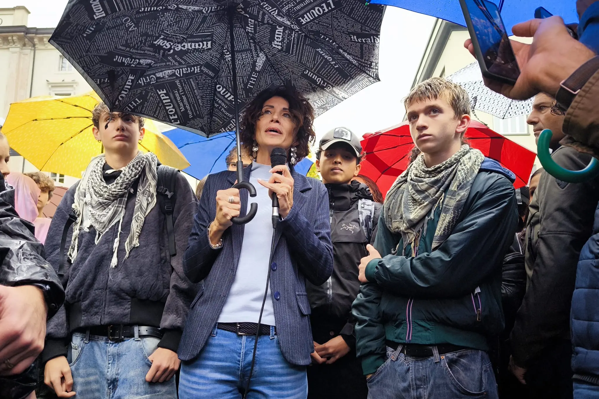 Gerosa chiamata in piazza dagli studenti, i ragazzi: «Più soldi sulla scuola e non toglieteci le gite»