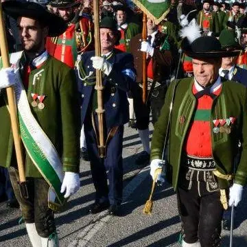 Celebrazione della festa nazionale austriaca con gli Schützen a Bolzano