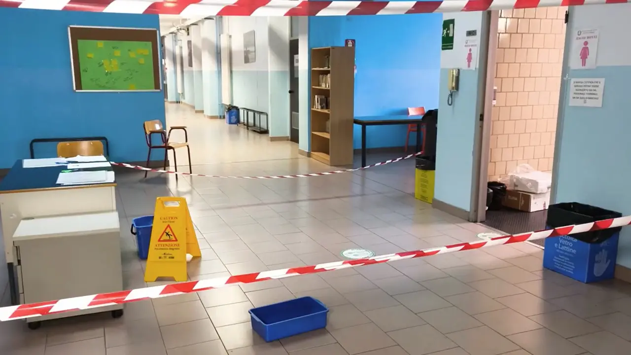Acqua dai soffitti e rischio incendio alla scuola Settimo Torinese