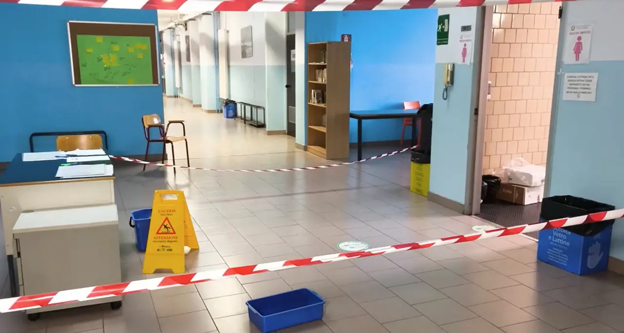 Acqua dai soffitti e rischio incendio alla scuola Settimo Torinese