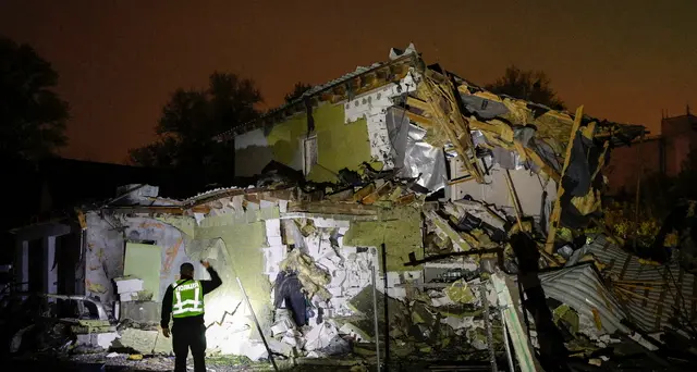 Zelensky, 'dai compassionevoli russi tre ondate di missili balistici su Kiev'