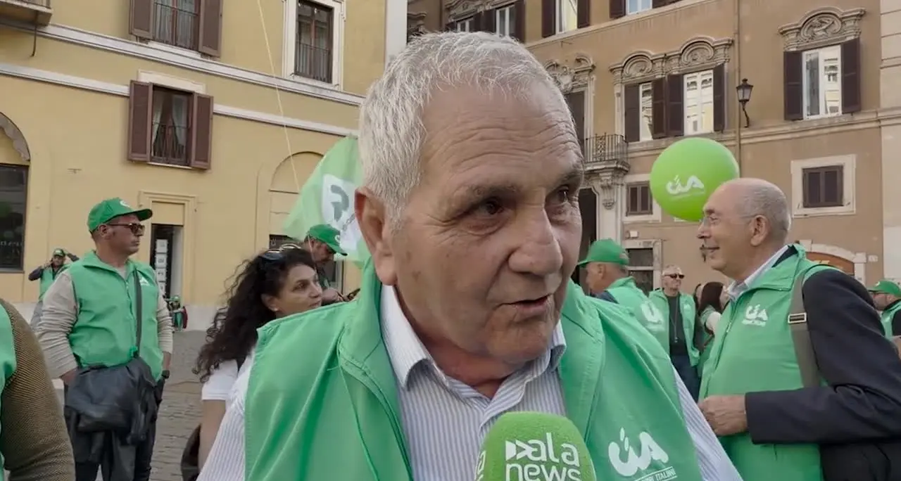 Agricoltore in lacrime: \"In Puglia il settore sta morendo\"