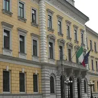 La truffa del finto incidente a due anziani: 10mila euro sottratti in 48 ore, 53enne a processo