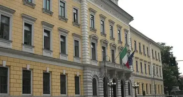 La truffa del finto incidente a due anziani: 10mila euro sottratti in 48 ore, 53enne a processo