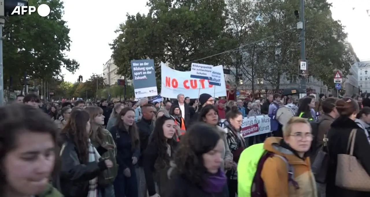 Vienna, studenti austriaci in piazza contro i tagli a università e ricerca