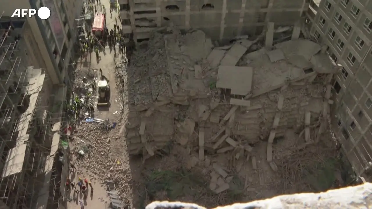 Crolla palazzo di 18 piani in Kenya, diversi intrappolati tra le macerie