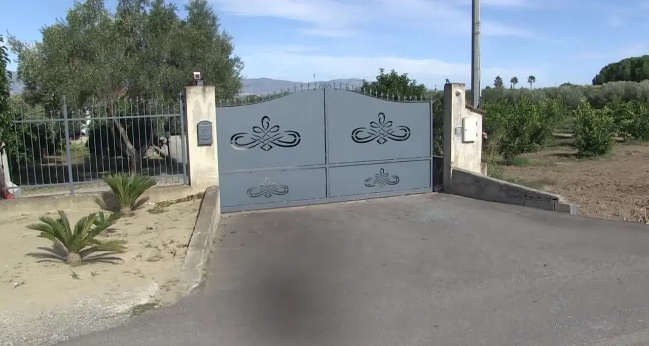 Agguato in Calabria, uccisa la moglie di un boss, lui ferito