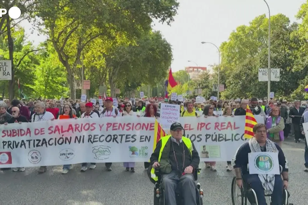 Madrid, migliaia di persone in corteo per chiedere un aumento delle pensioni