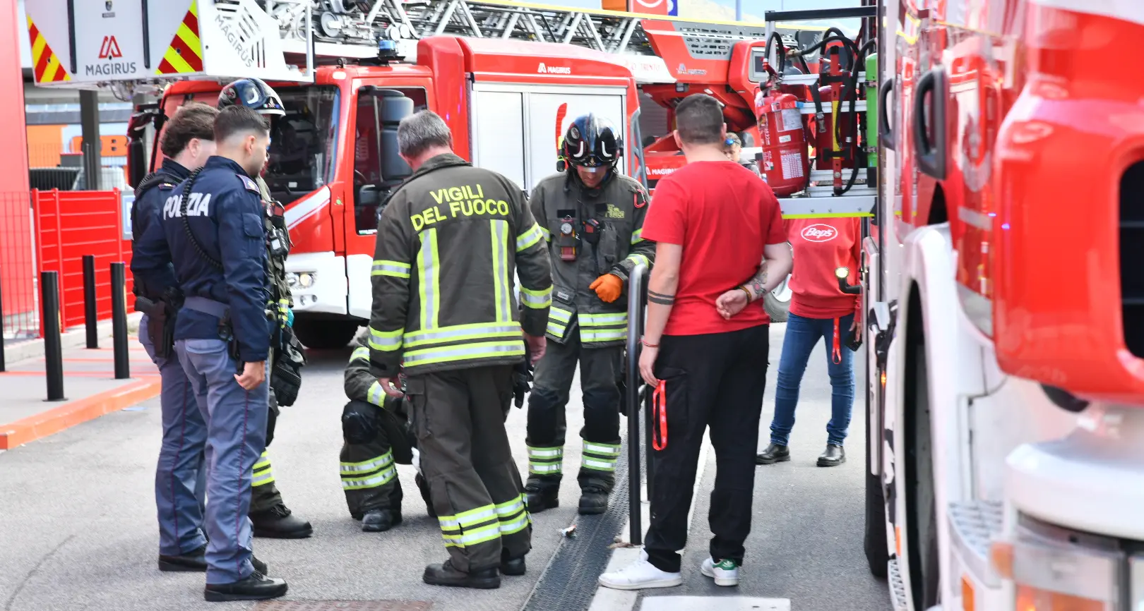 Allarme incendio da Bep's a Trento: fiamme vicino a uno scaffale, danni limitati