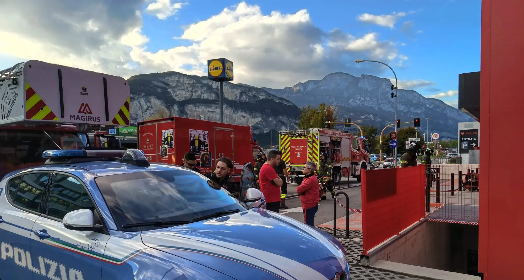 Trento, principio di incendio da Bep's: in via Brennero vigili e polizia in massa