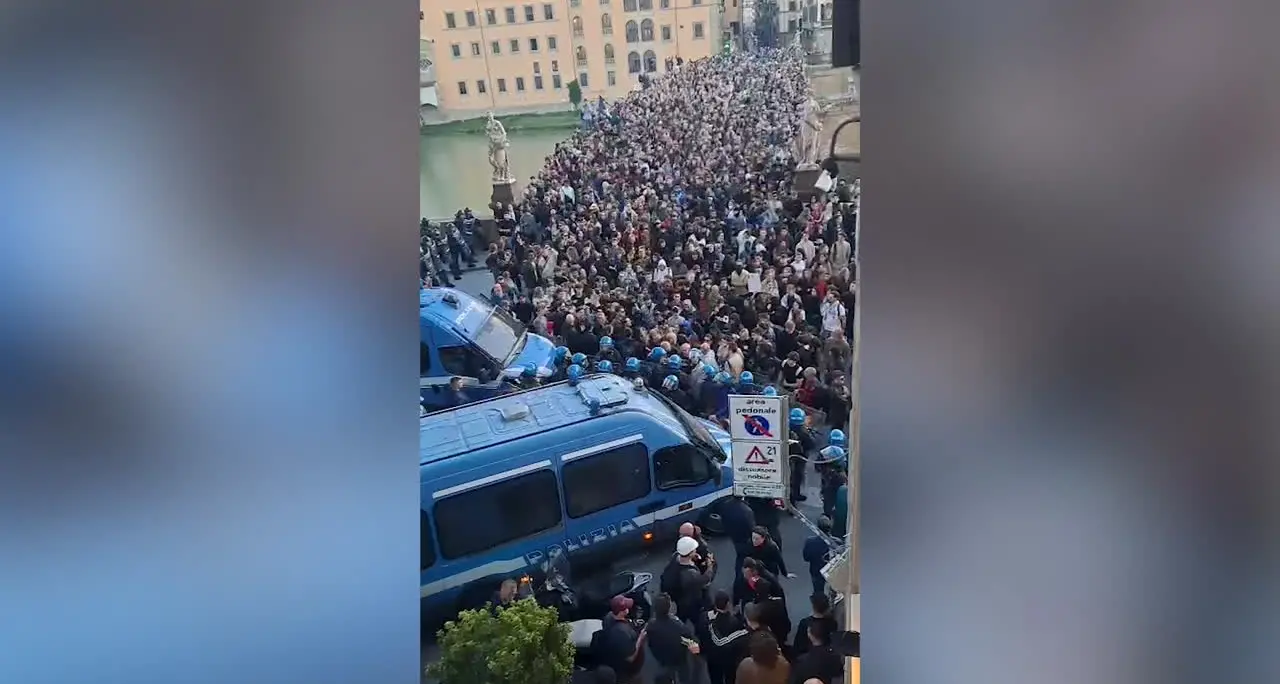 Corteo anche a Firenze, vie del lusso chiuse ai manifestanti