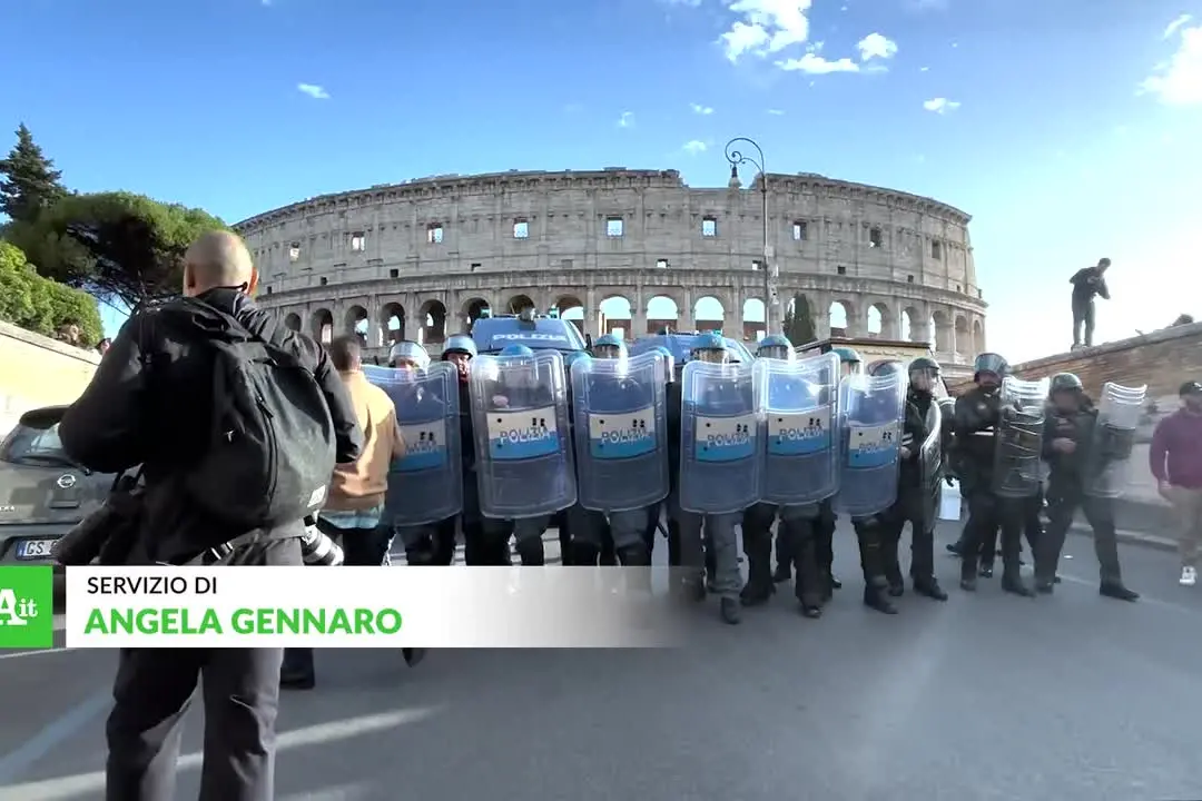 Scontri al centro di Roma, il film della manifestazione