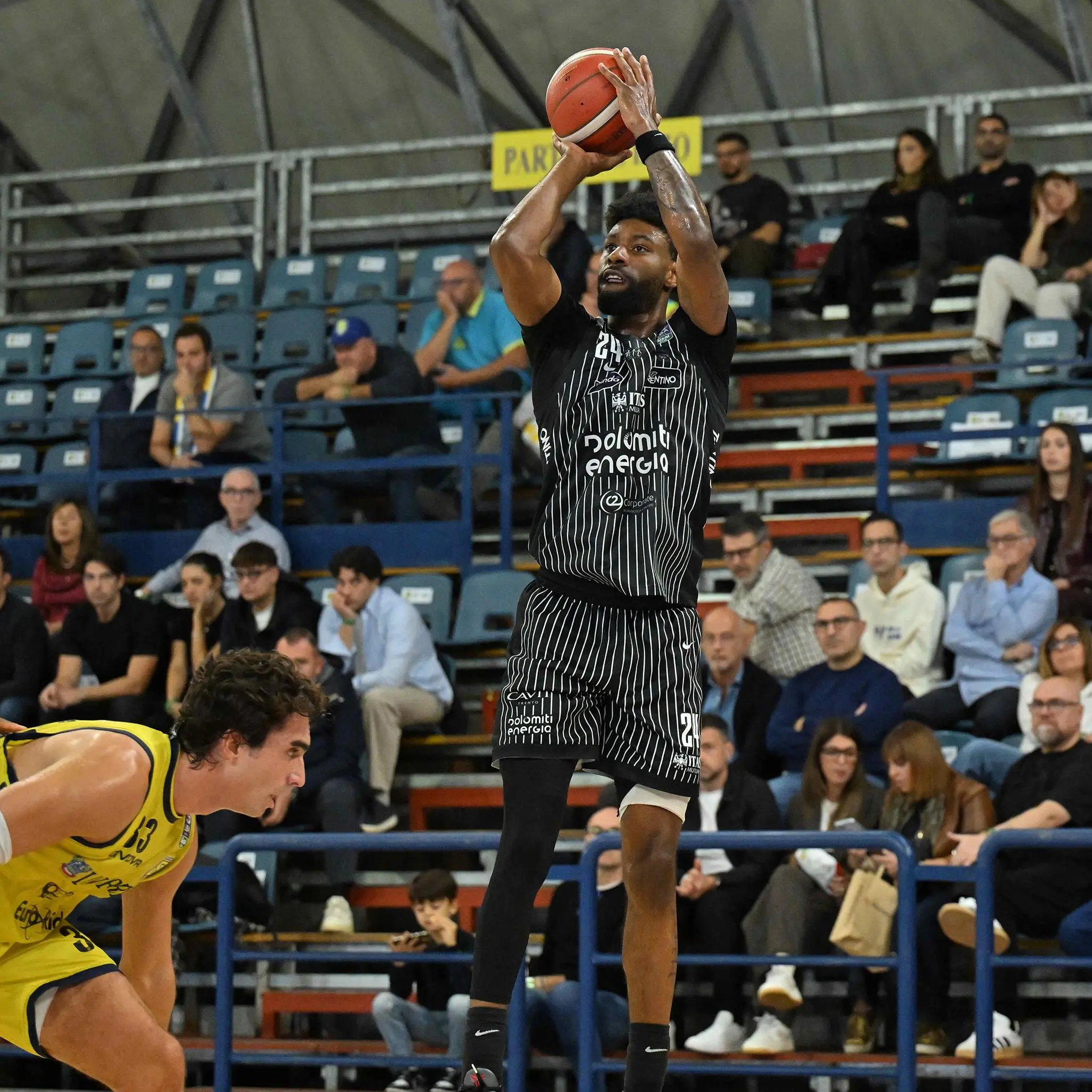 Basket, Trento crolla nel finale a Scafati: l'Aquila sconfitta 87-81 dopo essere stata avanti di 14 punti