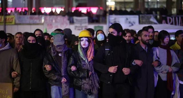 Manifestazioni per il diritto alla casa e scontri con la polizia a Lisbona e Porto