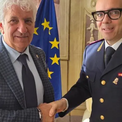 Truffe online, deepfake e cyberbullismo: il nuovo capo della polizia cibernetica incontra Claudio Soini