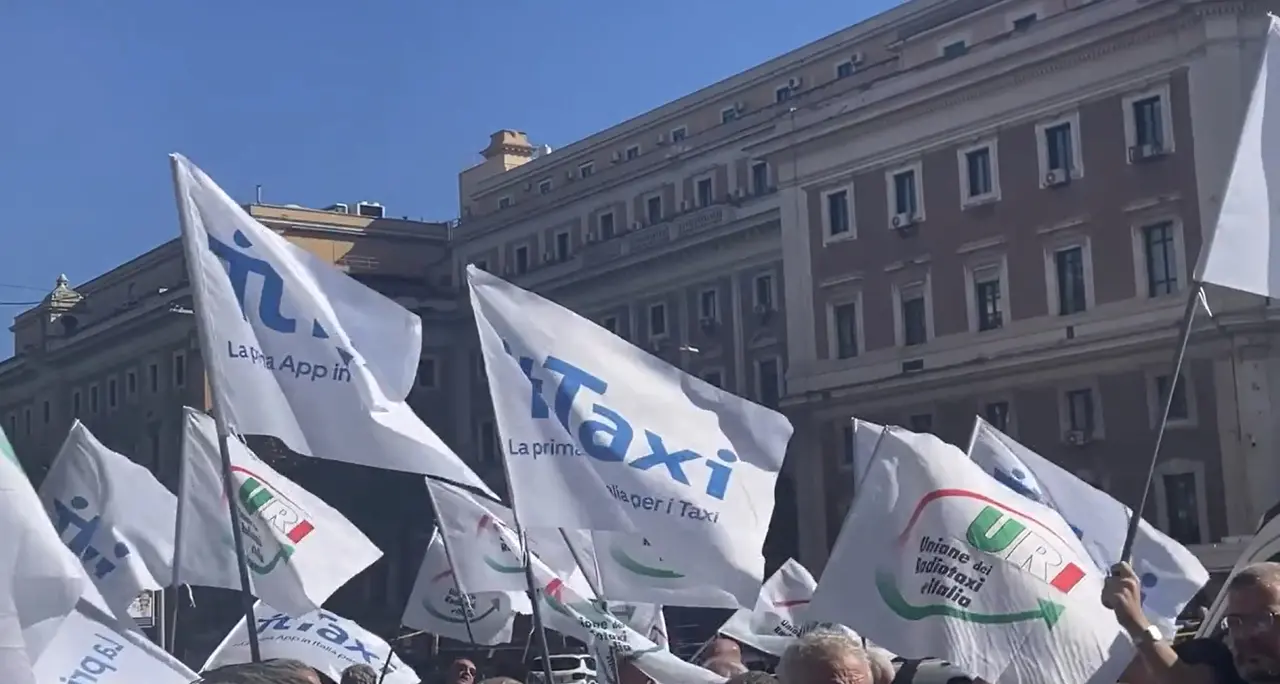 Caro-carburante, a Roma la protesta di tassisti e Ncc