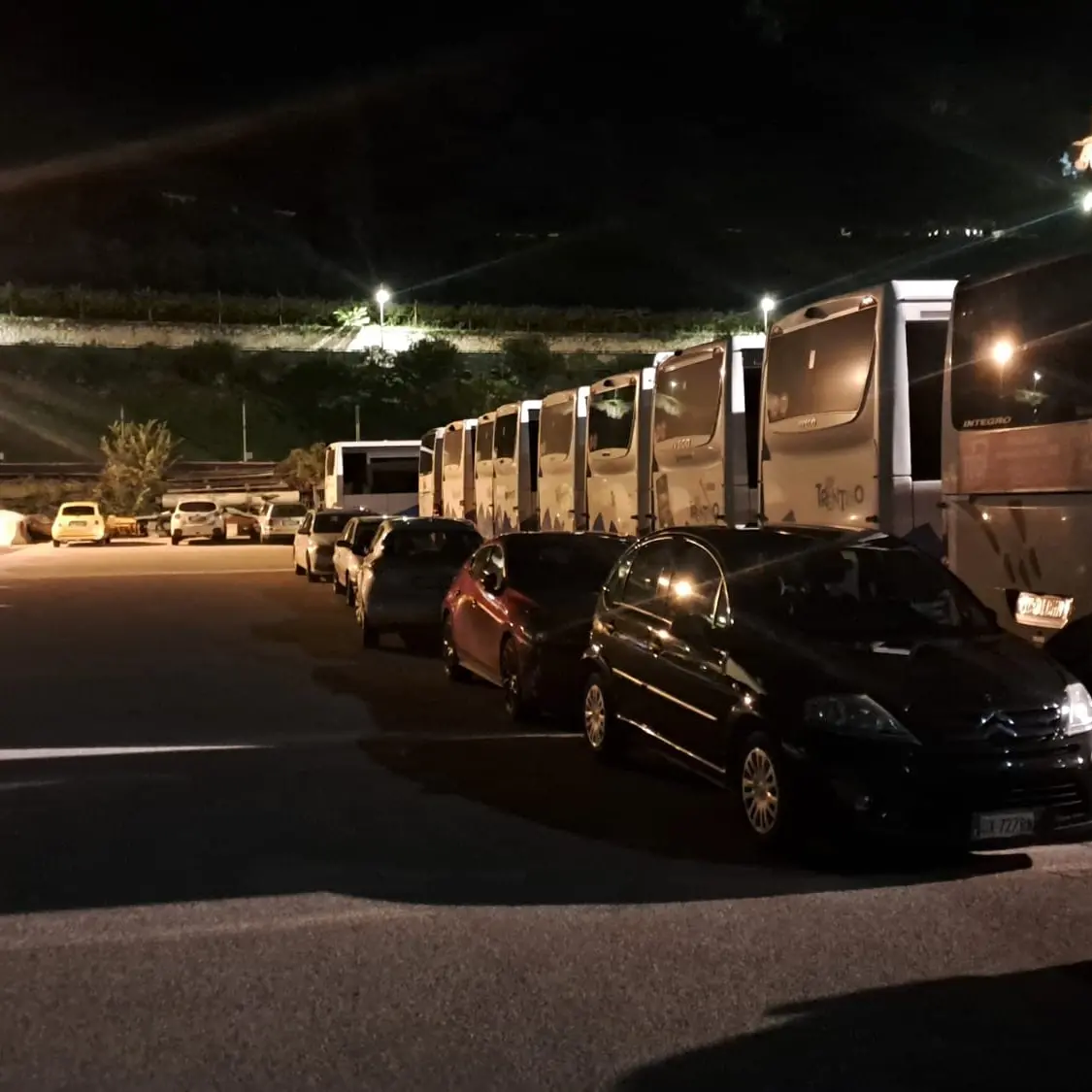 Avio, parcheggio selvaggio al capolinea degli autobus: la Uil denuncia disagi e pericoli