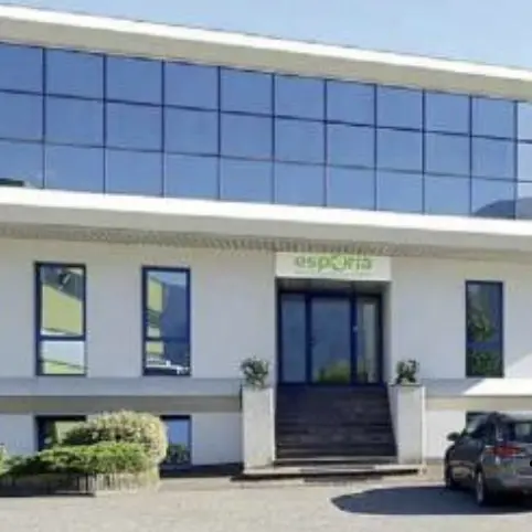 A Esperia subentra Logo che taglia 13 posti