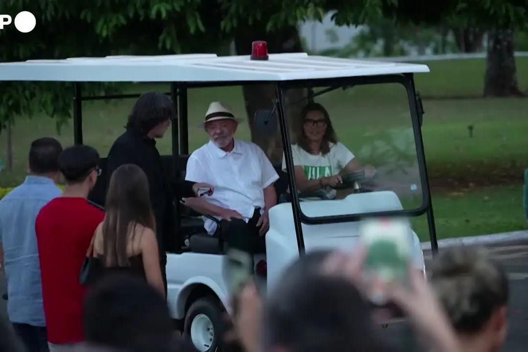 Lula su Flavio Bolsonaro: “Se è fuggito dal Brasile nasconde qualcosa”