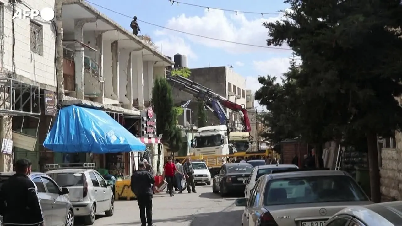 Hebron, gli israeliani installano una casa mobile all’ingresso della Città Vecchia