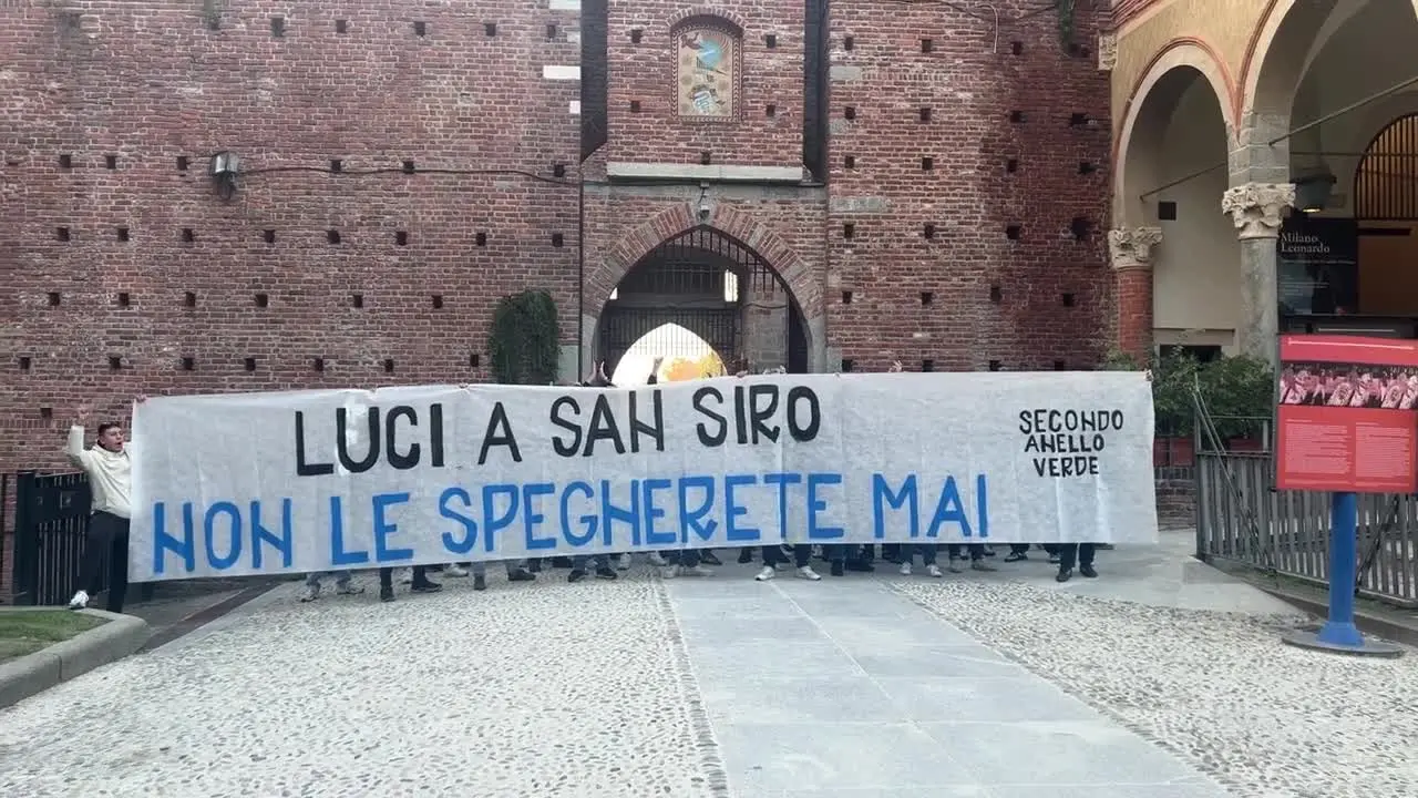 Ultrà dell'Inter in protesta: \"Giù le mani da San Siro\"