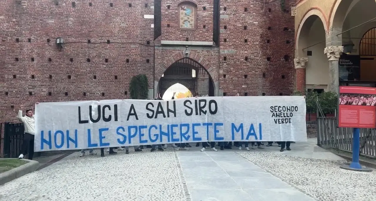 Ultrà dell'Inter in protesta: \"Giù le mani da San Siro\"
