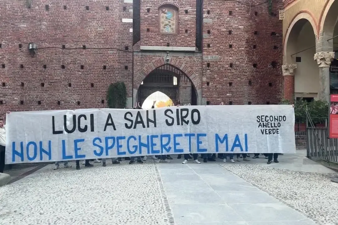 Ultrà dell'Inter in protesta: \"Giù le mani da San Siro\"